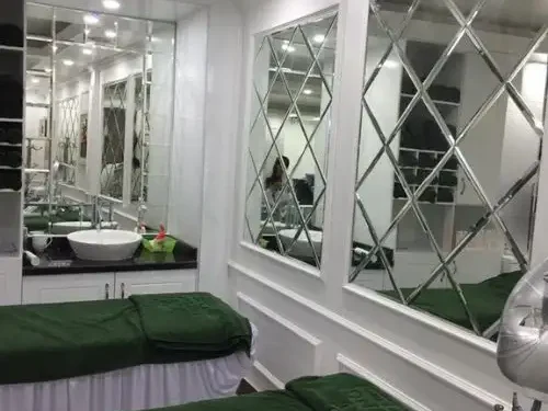 Gương ghép trang trí tiệm Spa
